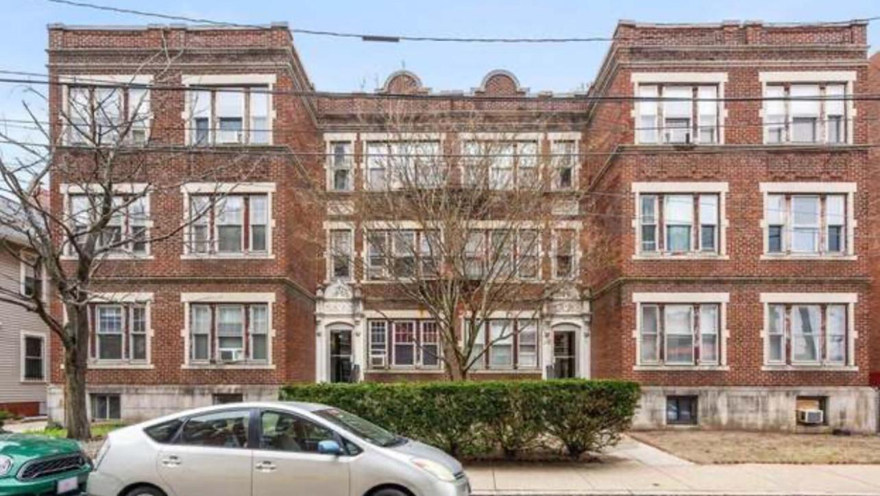 Apartment Spacious In *